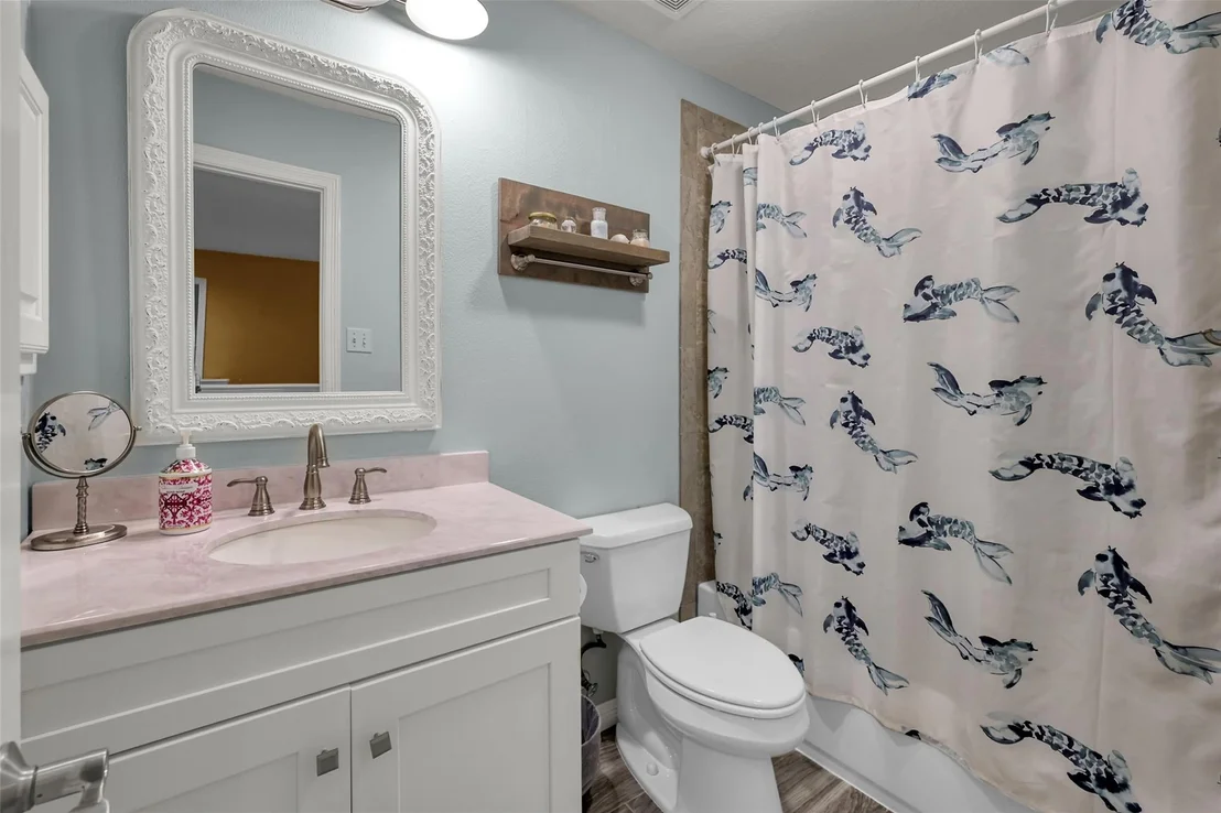 Photo of 143 S Goldenvine Circle