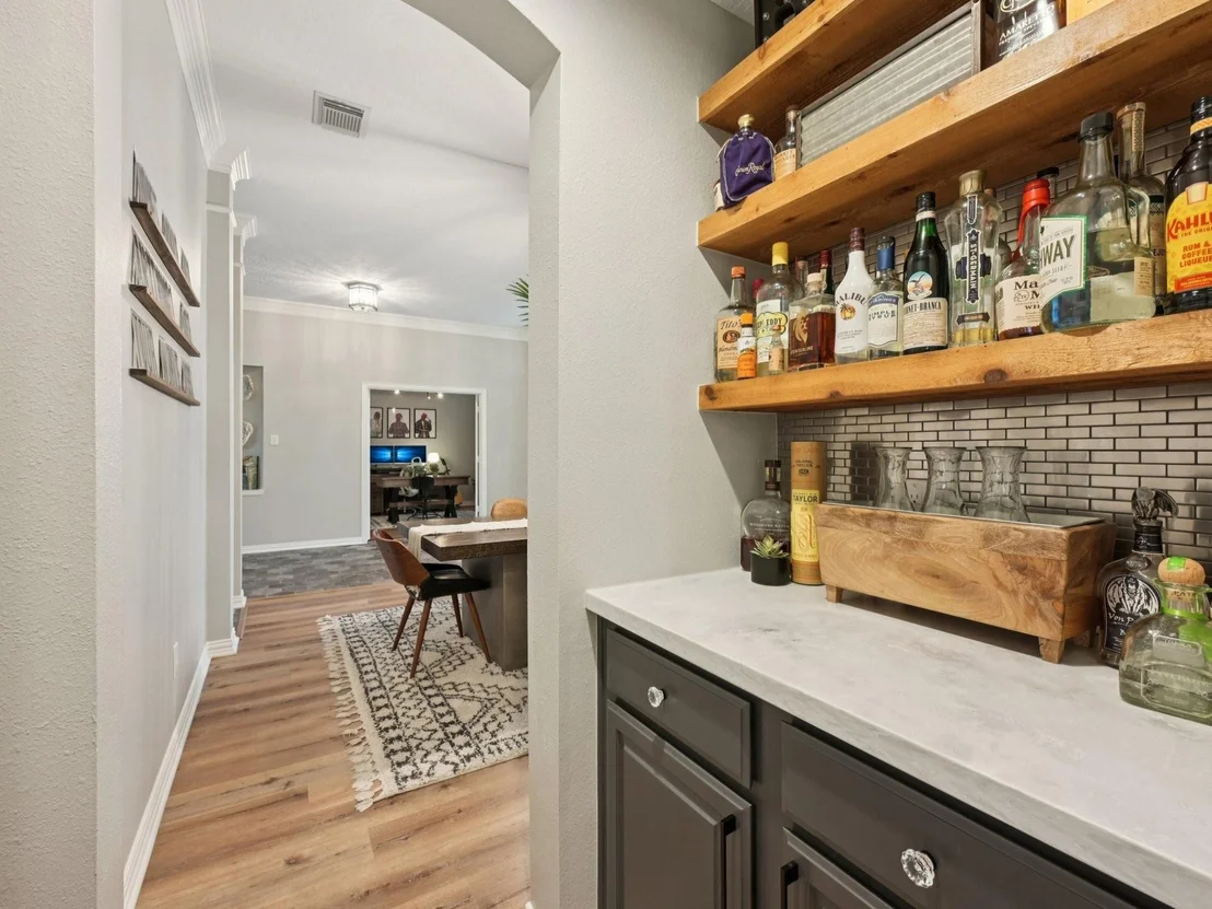 Photo of 2037 Lakeside Drive
