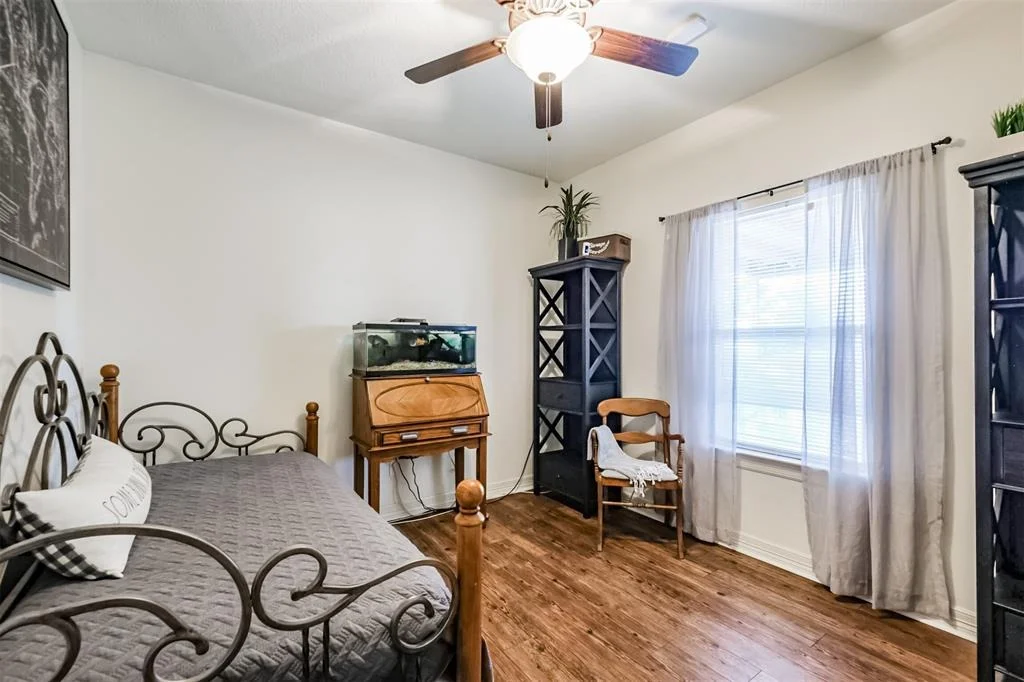 Photo of 5947 Mockingbird Lane