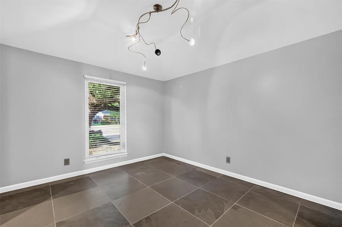 Photo of 5938 Claridge Drive