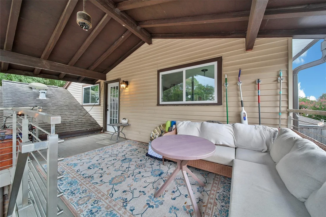 Photo of 1030 Chantilly Lane