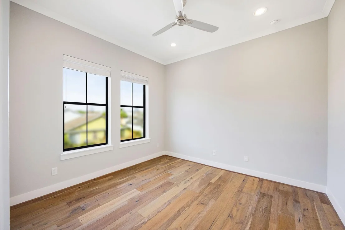 Photo of 418 Hyde Park Boulevard