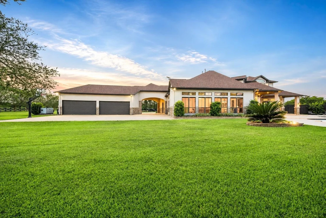Photo of 6810 Anthonia Lane