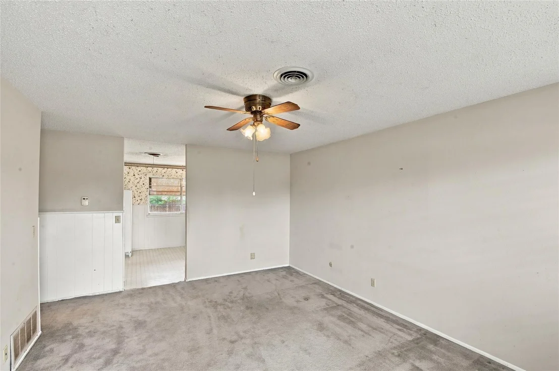 Photo of 802 Ridgelea Drive