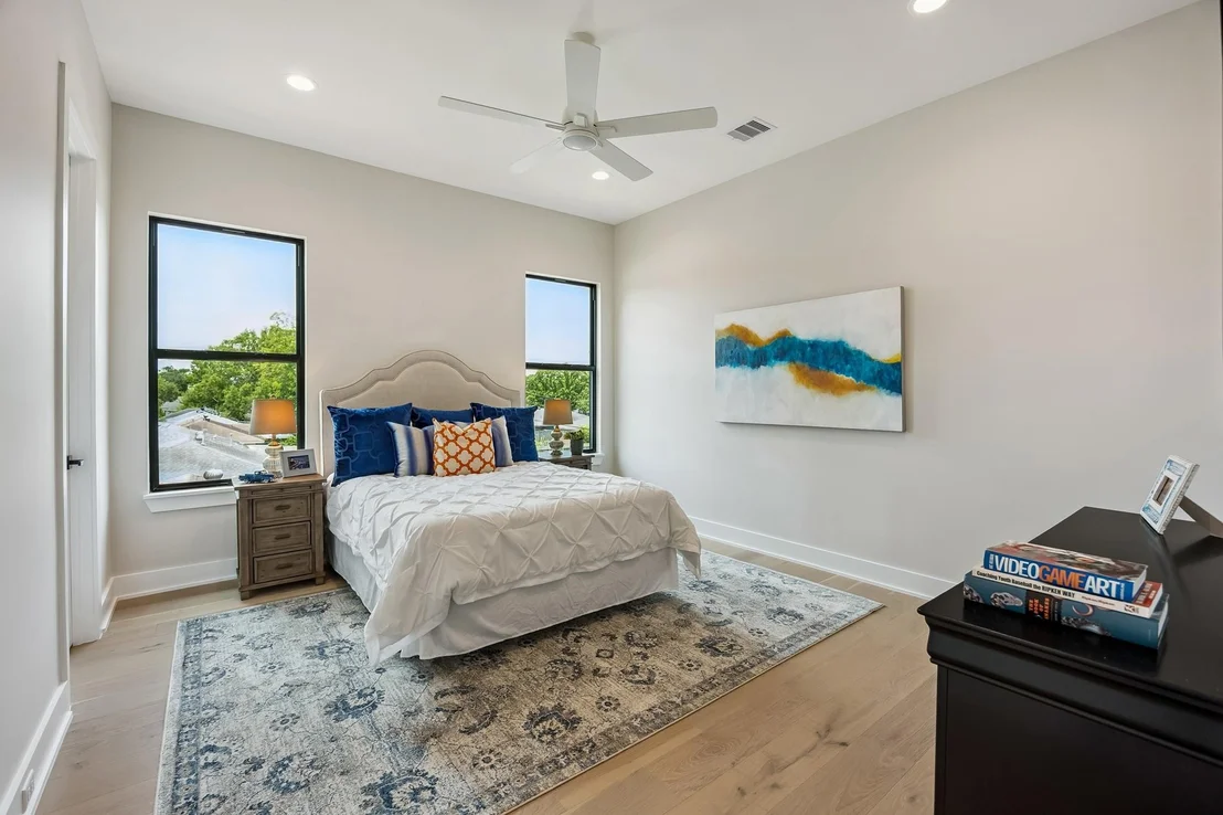 Photo of 2214 Chantilly Lane