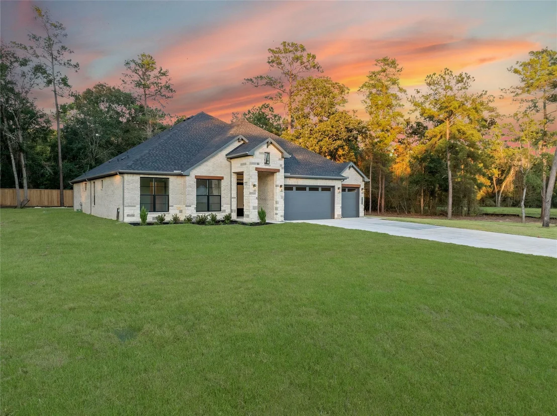 Photo of 352 Louvenia Court