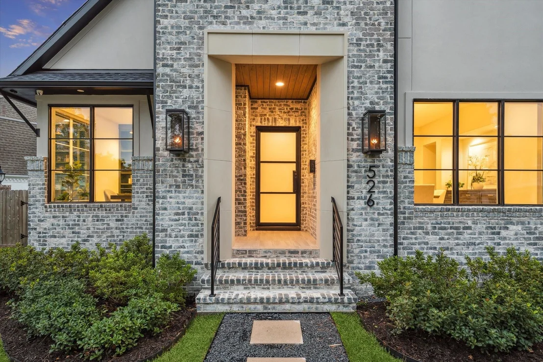 Photo of 526 Stoneleigh Drive