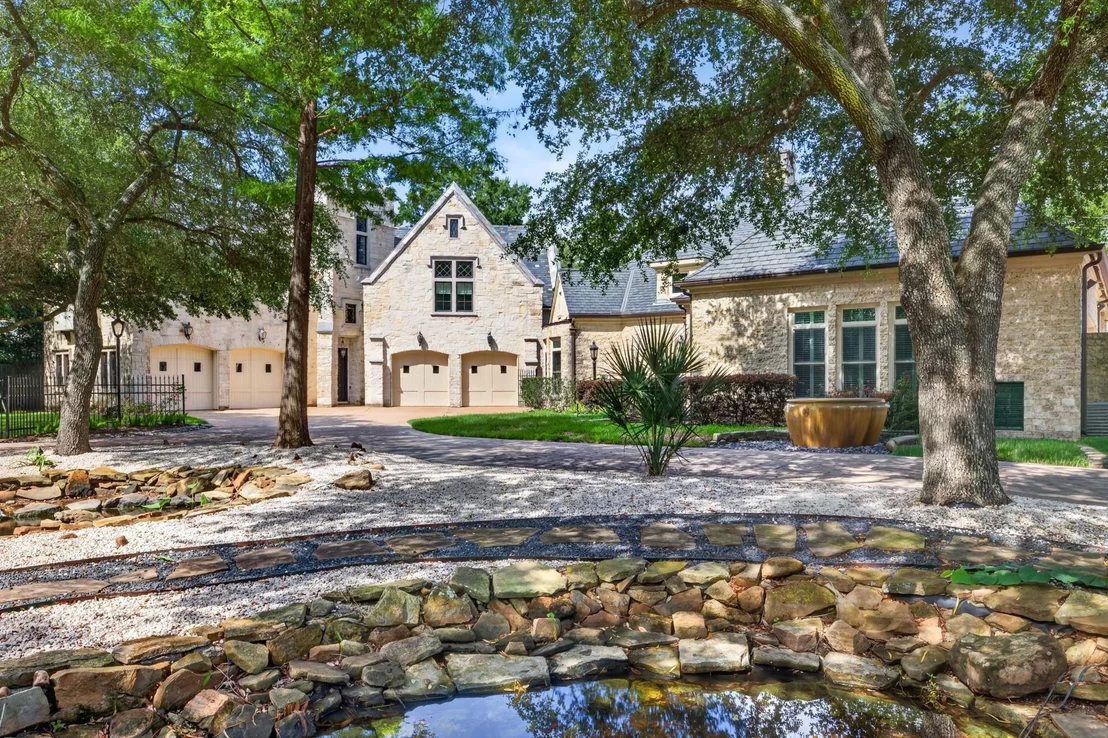 Photo of 728 Crestbend Drive