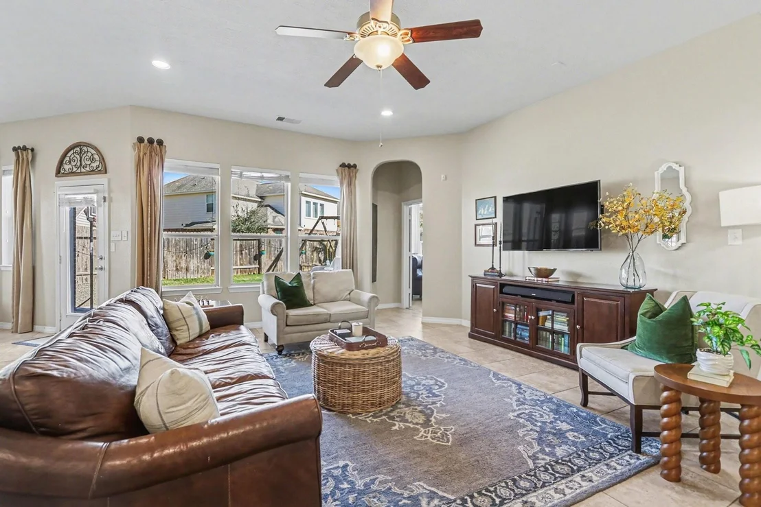 Photo of 27006 Cliff Pointe Lane
