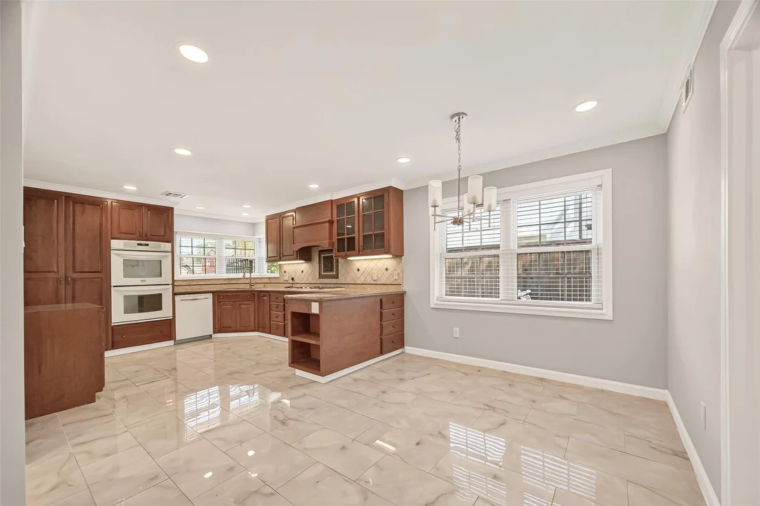 Photo of 418 N Wilcrest Drive
