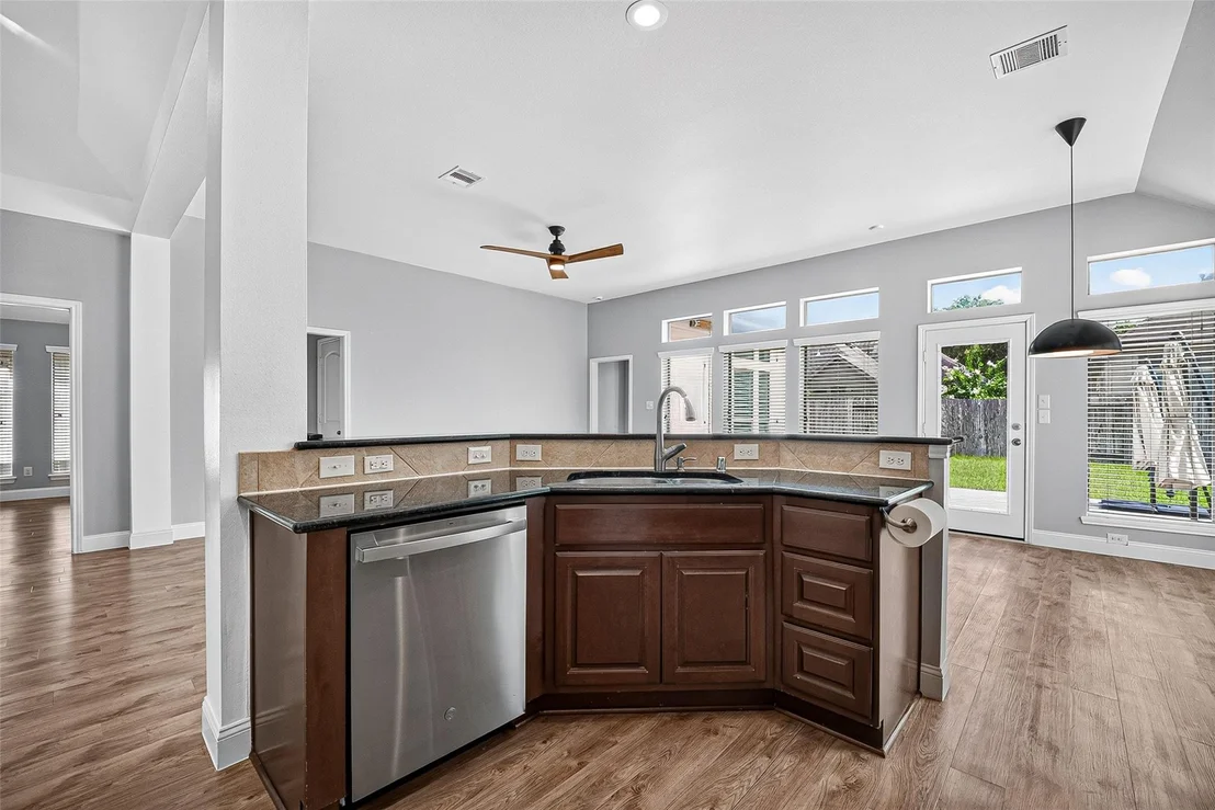 Photo of 5606 Walnut Glen Lane