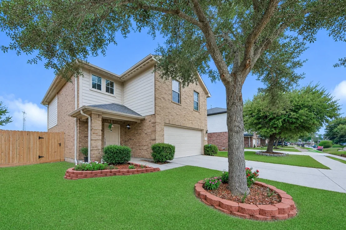 Photo of 5019 Royal Cypress Drive