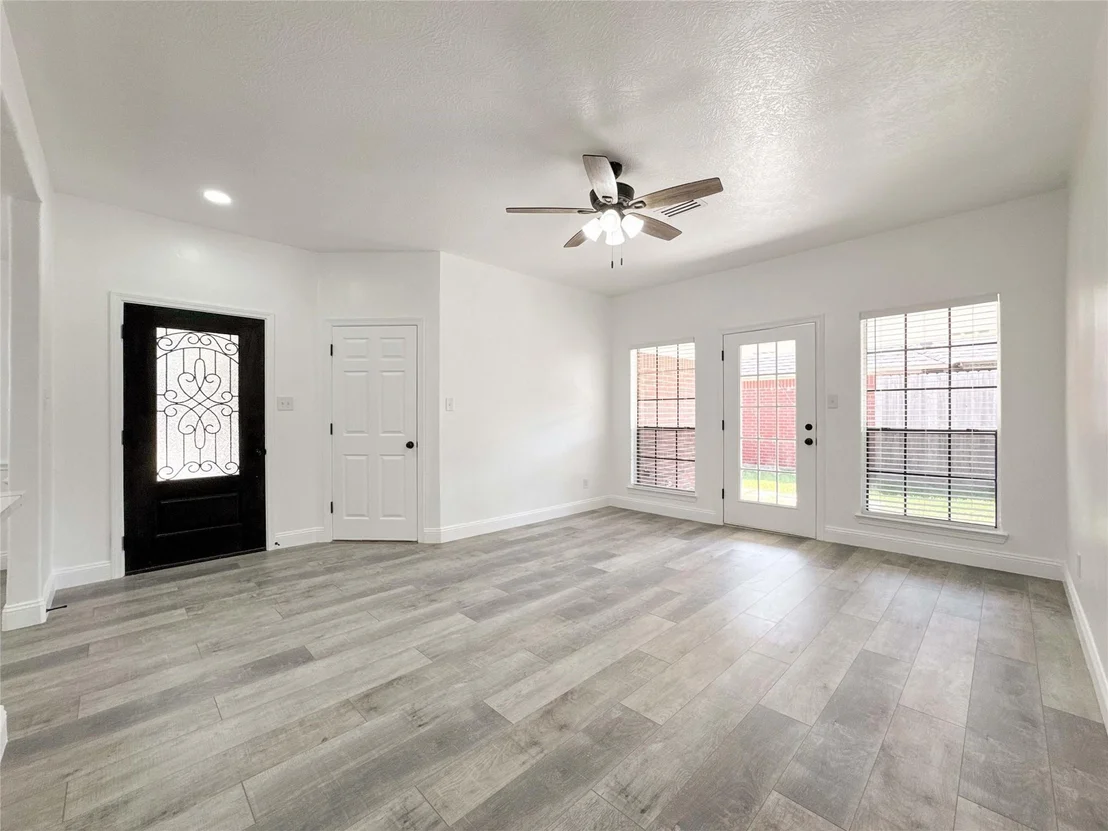 Photo of 406 Bluebird Lane