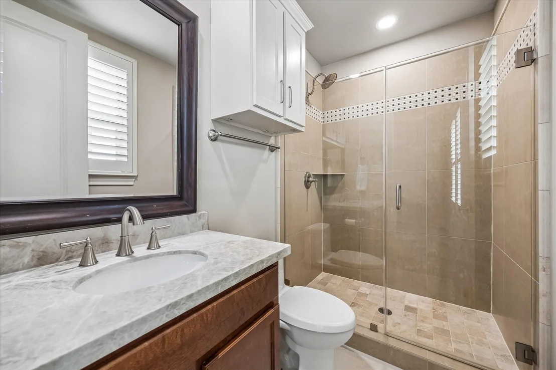 Photo of 907 Queen Annes Road