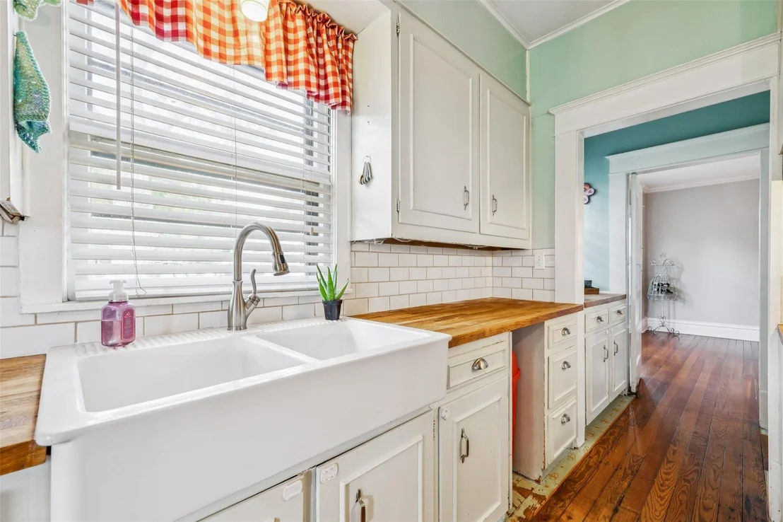 Photo of 1004 Mitchell Street