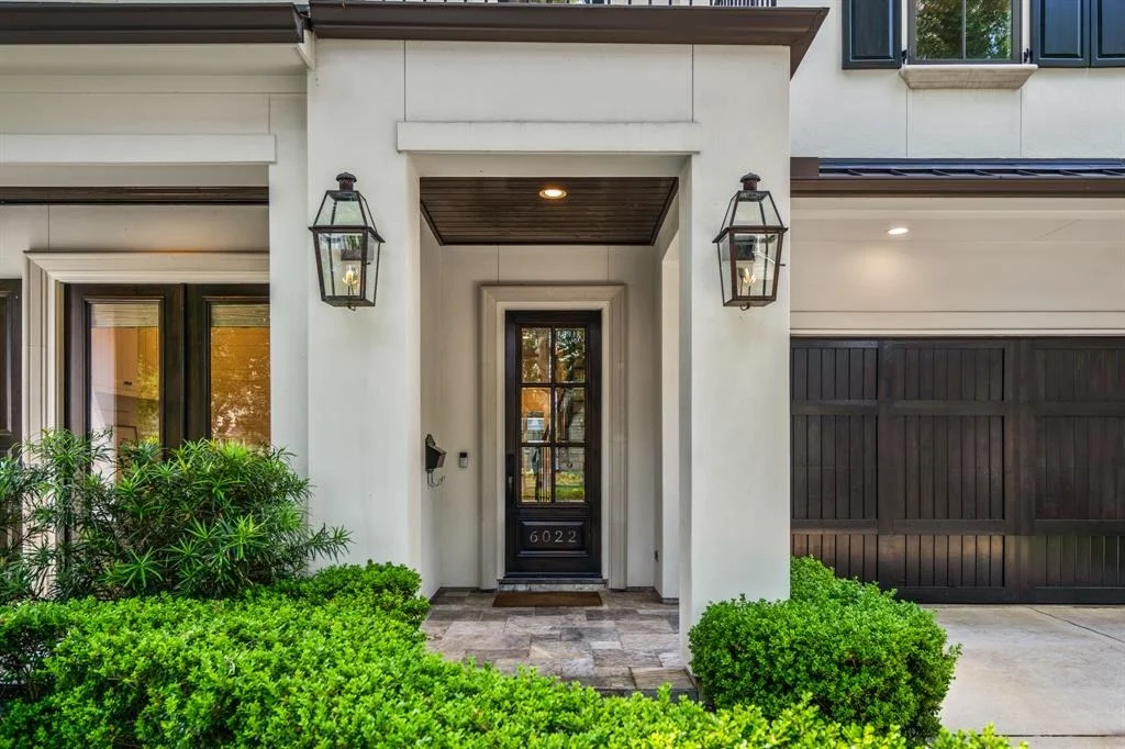 Photo of 6022 Lake Street