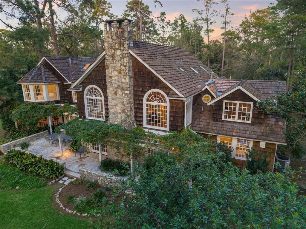 Photo of 8899 Sandringham Drive