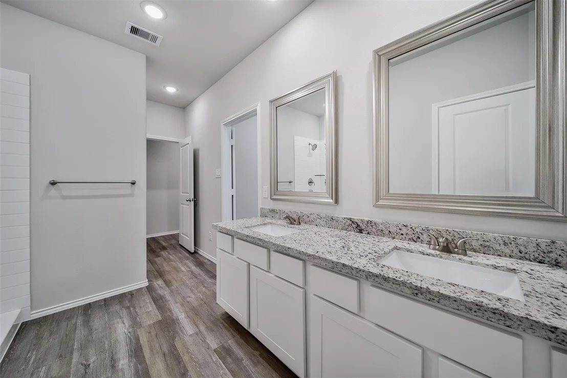 Photo of 1452 Glenoaks Drive