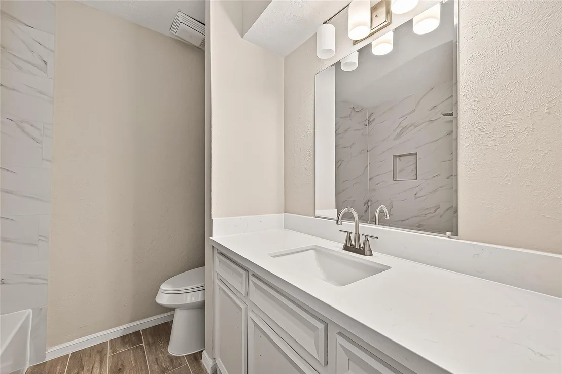 Photo of 5451 Oakhaven Lane