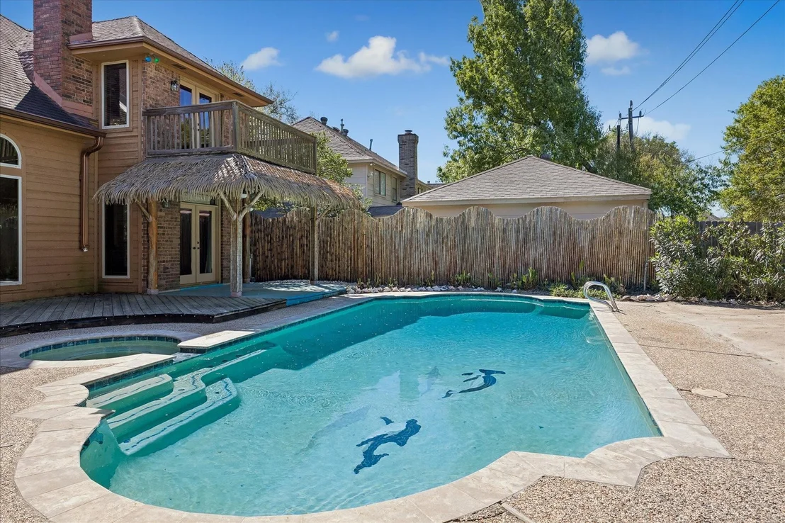 Photo of 1835 Raintree Circle