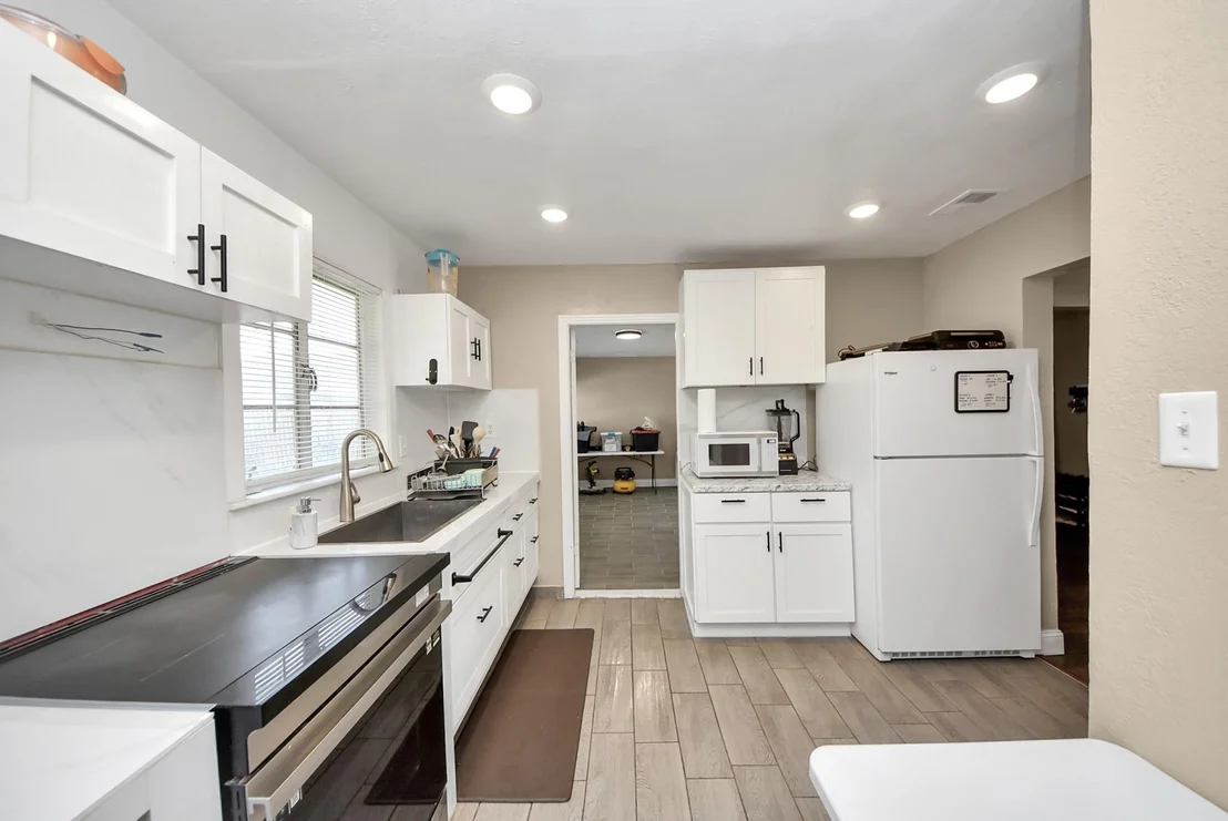 Photo of 904 Sunset Dr Drive