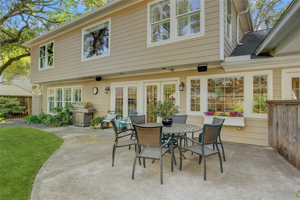 Photo of 802 W Forest Drive