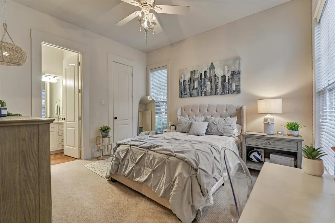 Photo of 10928 Lake Forest Drive