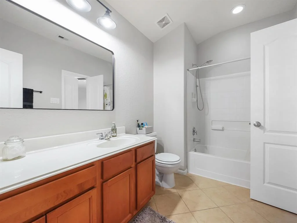 Photo of 25959 Ravenside Drive