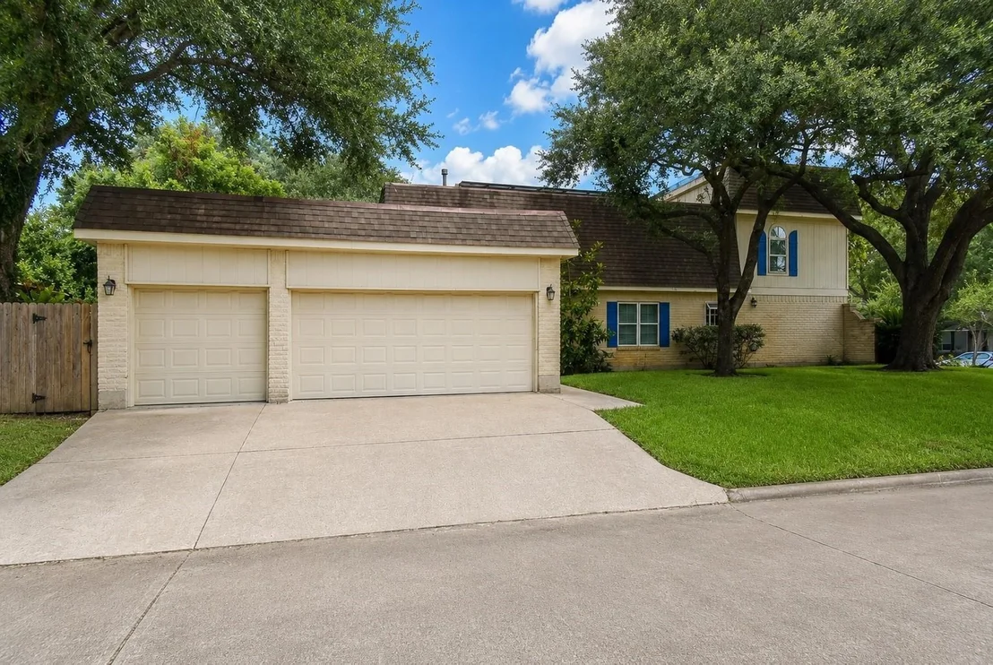 Photo of 426 Longview Drive