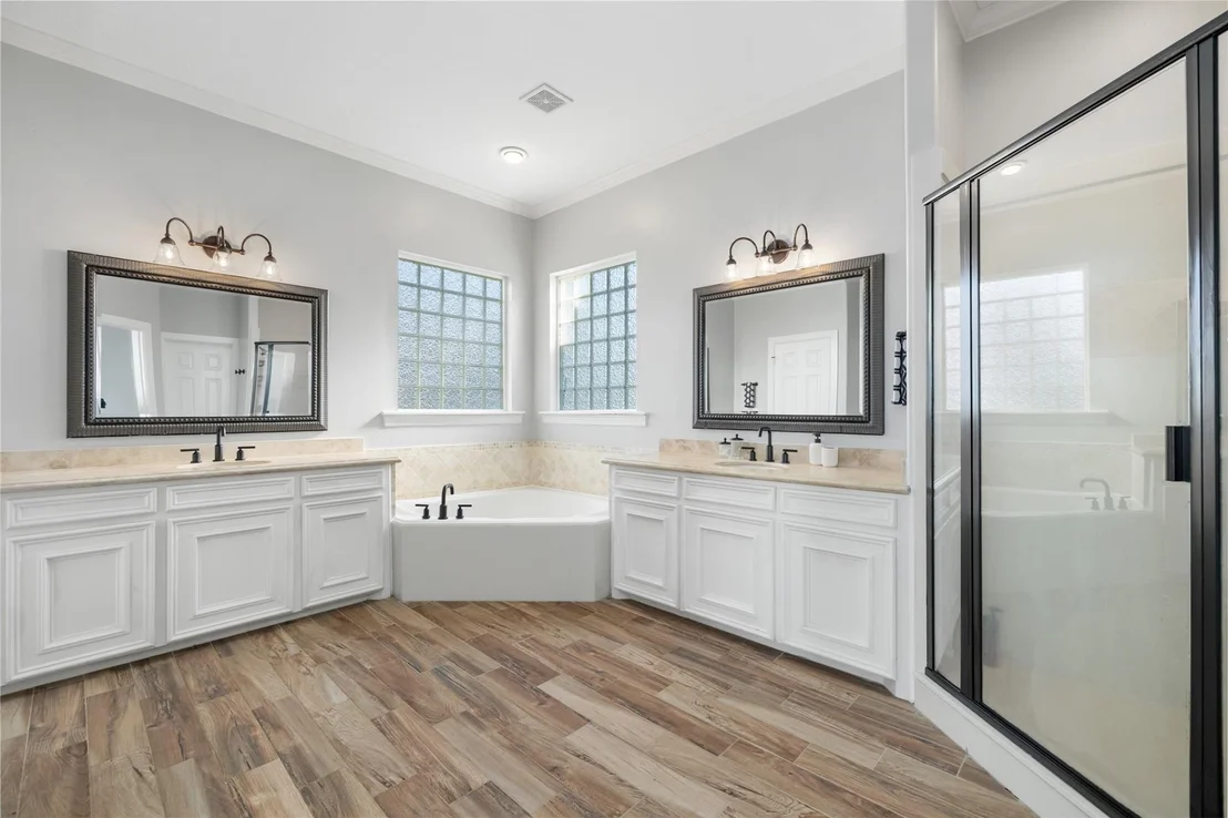 Photo of 11706 Edgewater Court