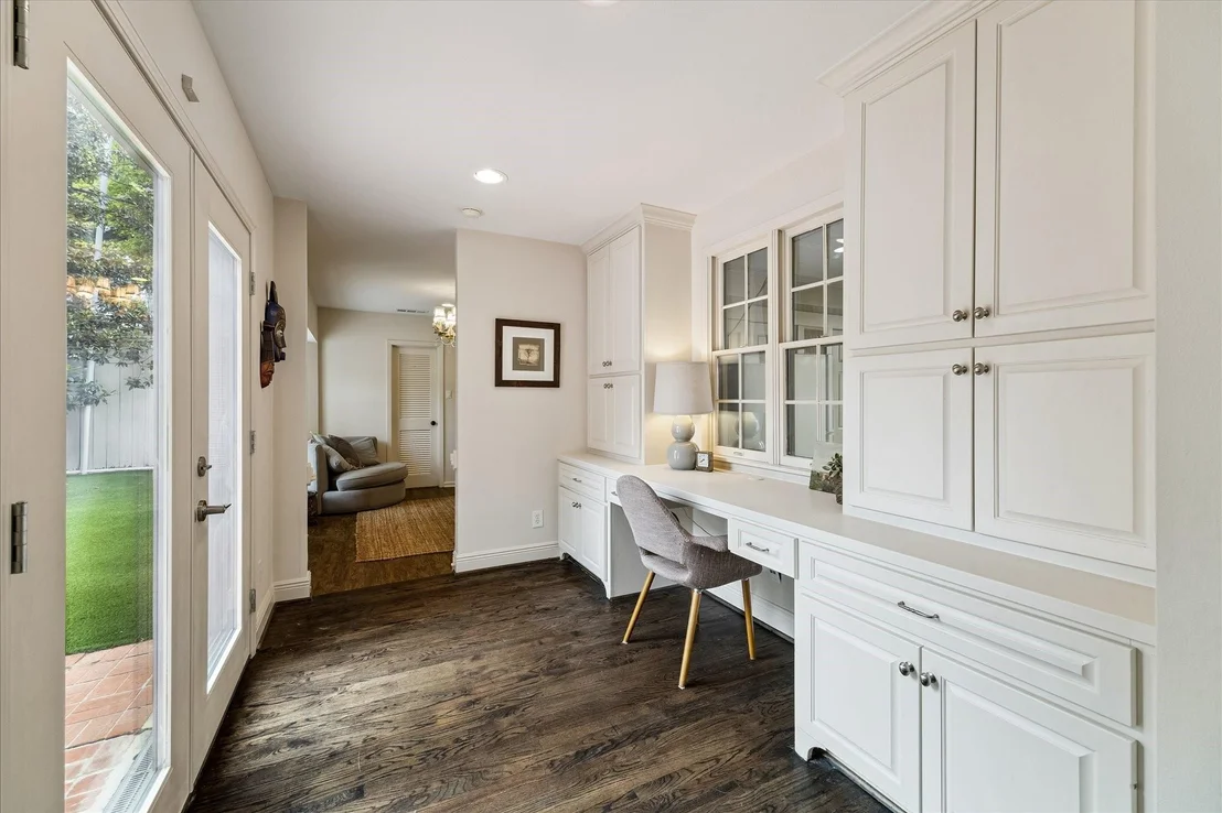 Photo of 6143 Chevy Chase Drive