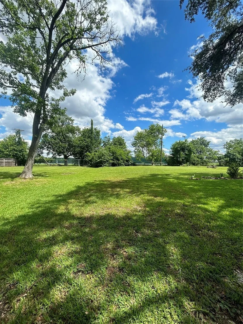 Photo of 8700 Valley View Lane