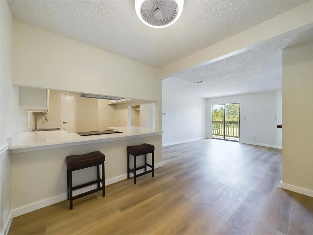 Photo of Unit 13A at 2501 Gulf Freeway