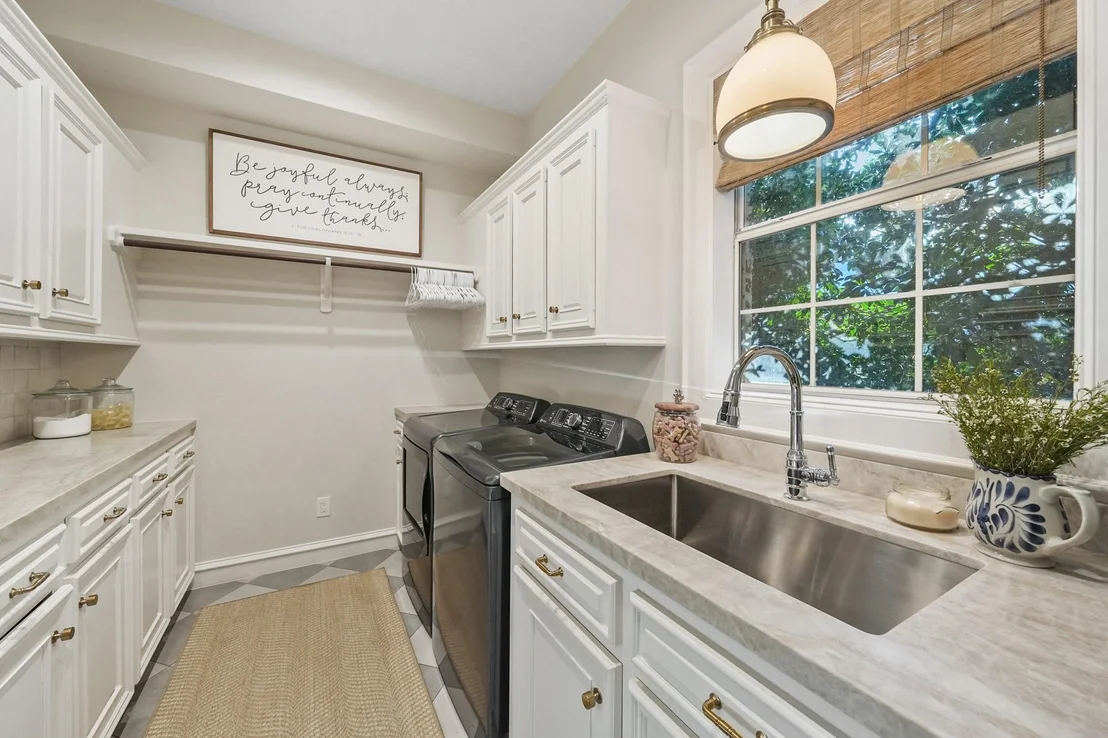 Photo of 2207 Longmire Road