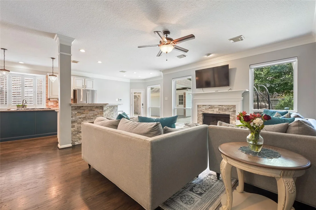 Photo of 1327 Blackthorne Drive