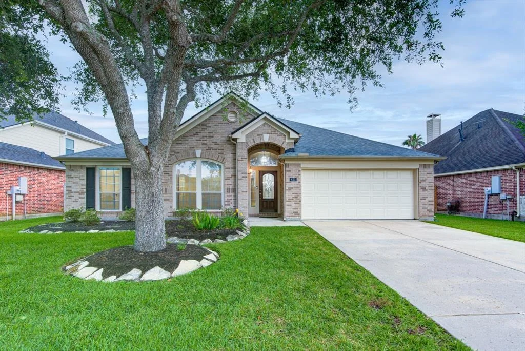 Photo of 421 Laddingford Lane