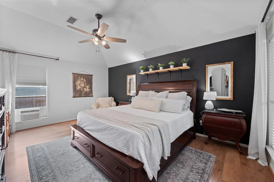 Photo of 723 Far Pines Drive