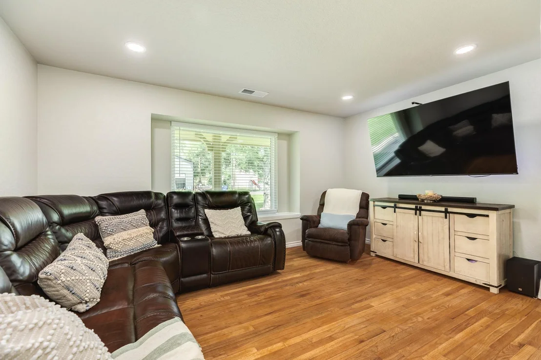 Photo of 811 Loggins Drive