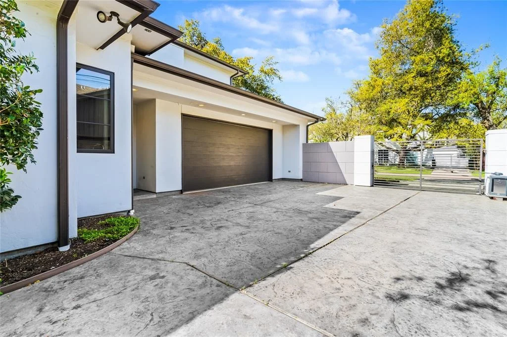 Photo of 1017 River Glyn Drive