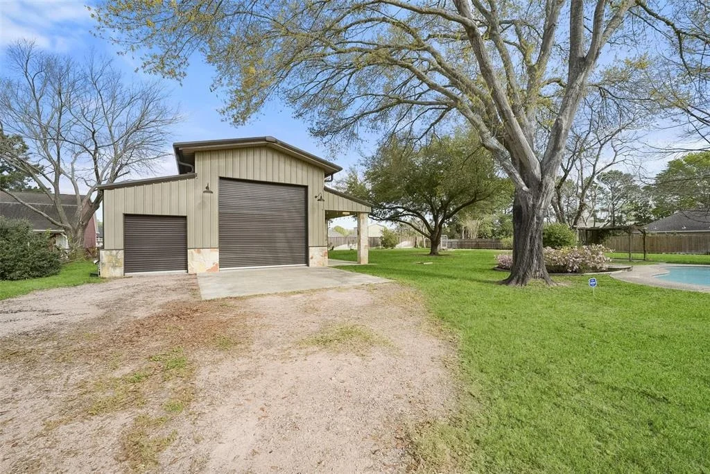Photo of 2711 N Saddlebrook Lane