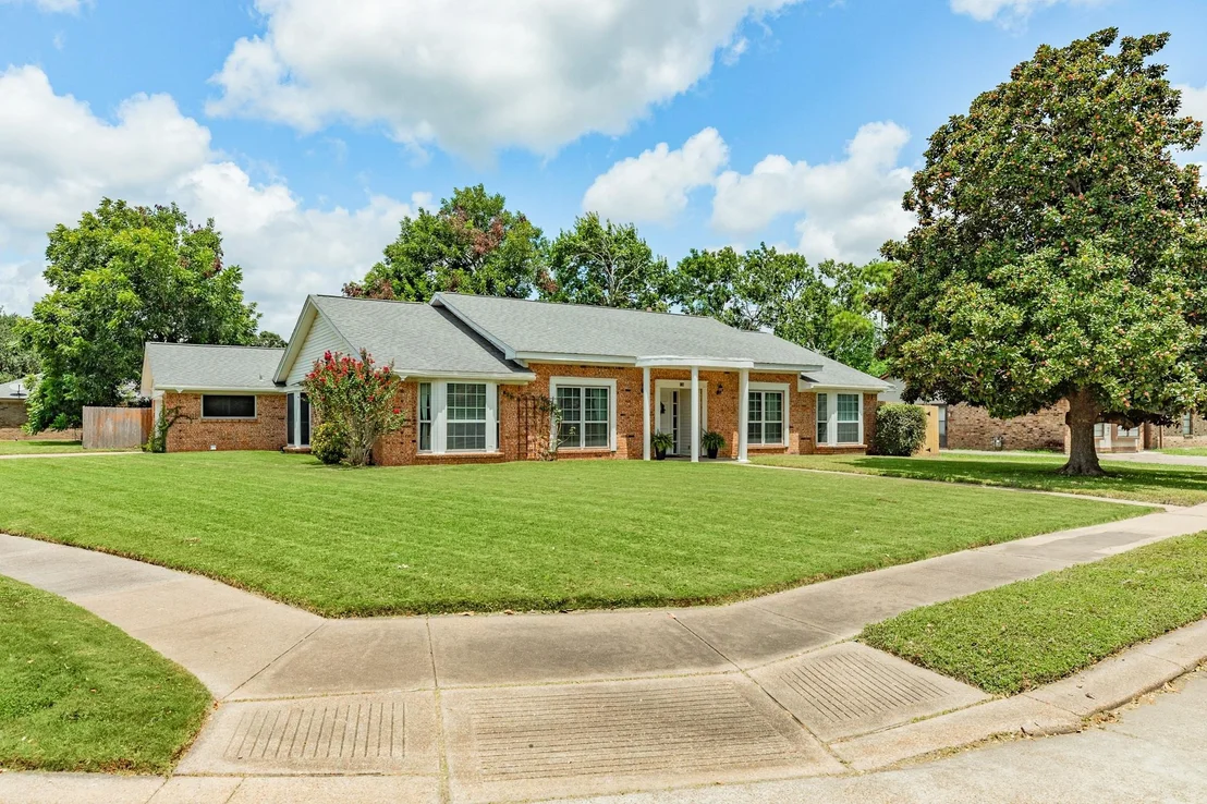 Photo of 136 Tamarisk Trail