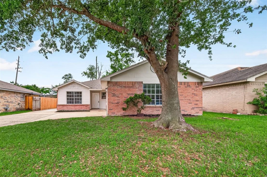 Photo of 18611 Spinney Lane Drive