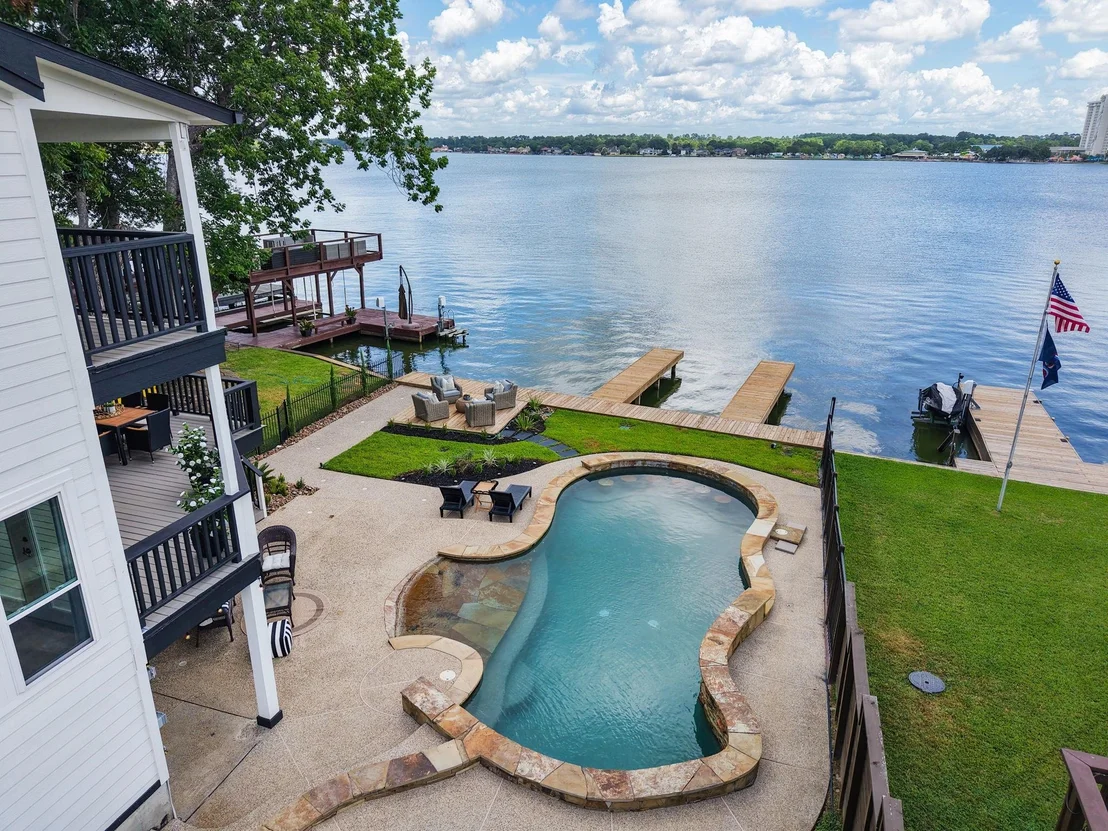 Photo of 848 Lake View Drive