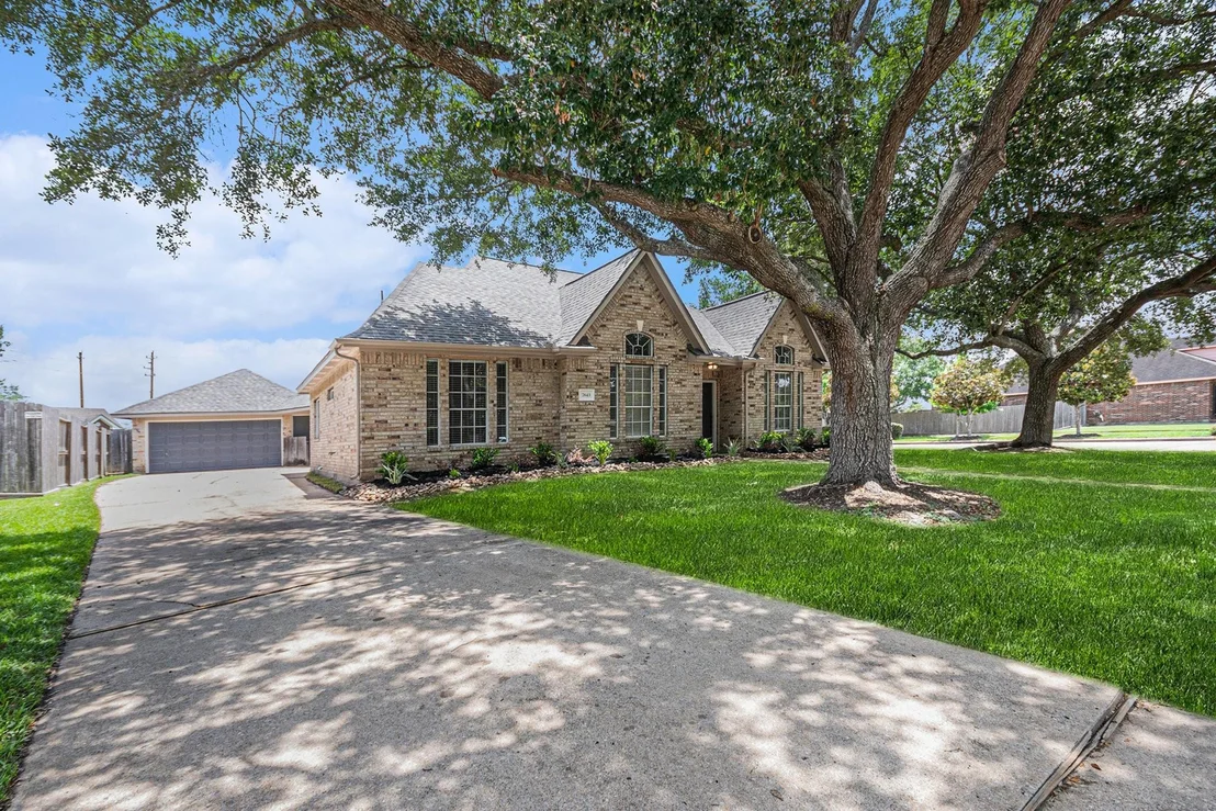 Photo of 7643 Rainbow Bend Drive