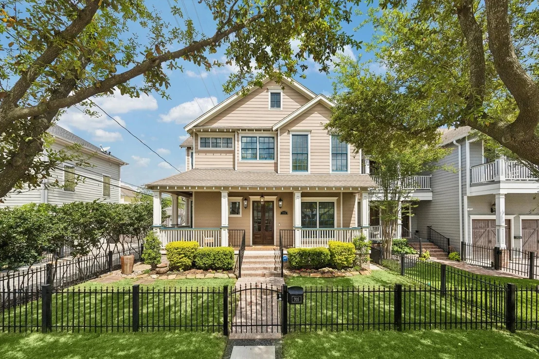 Photo of 705 W 9th Street