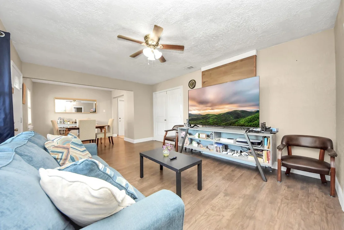 Photo of 904 Sunset Dr Drive
