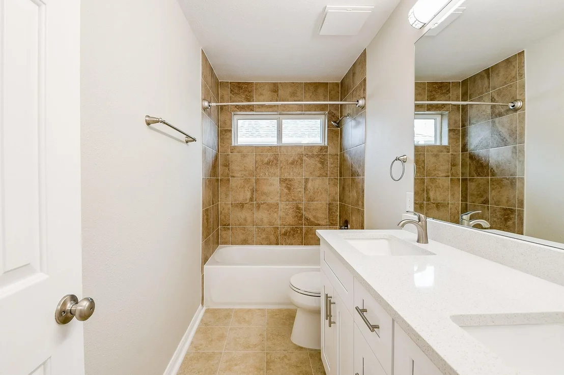 Photo of 815 Robins Way