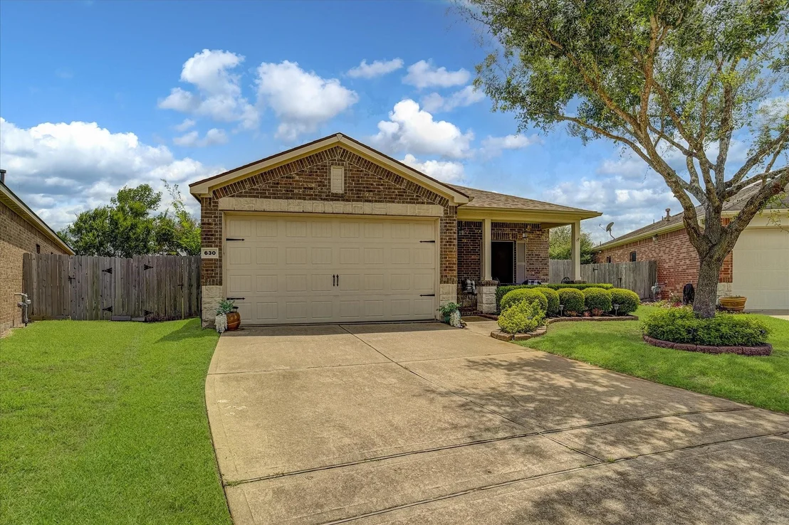 Photo of 630 W Newport Bend