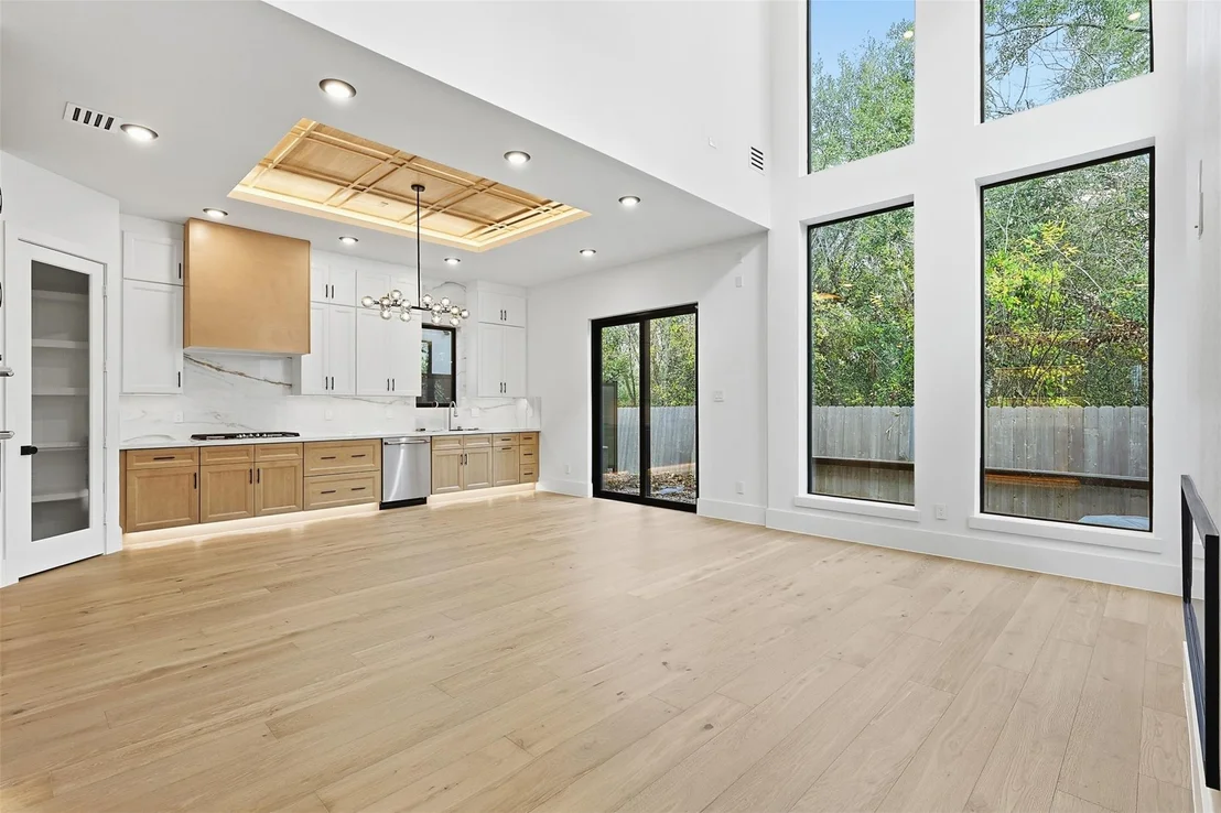 Photo of 635 Rolling Oaks