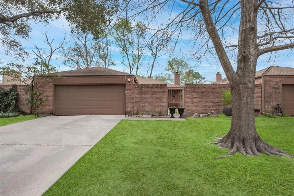 Photo of 6826 Bullinger Drive